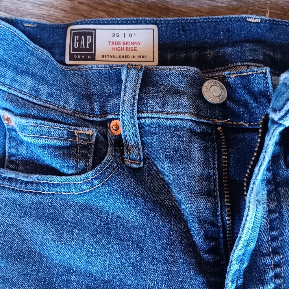 2 Old Navy,  1 Gap size 0 jean bundle